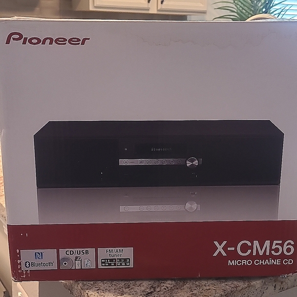 CD/FM/AM/USB receiver system - Picture 1 of 6